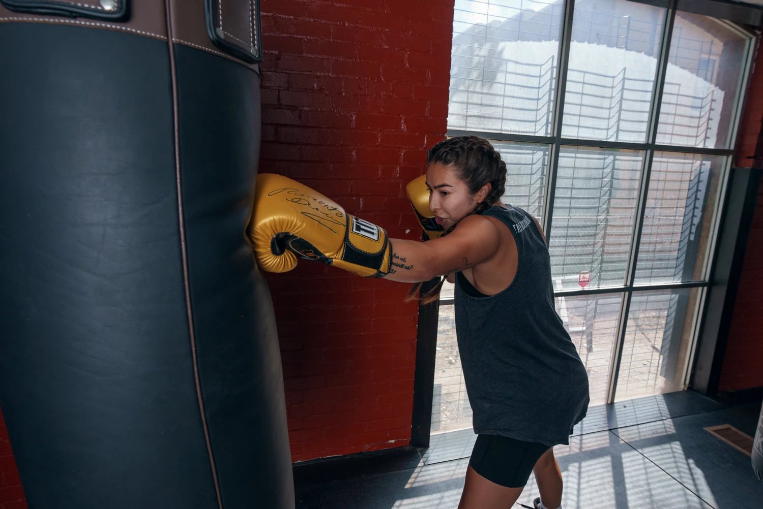 TITLE Boxing Roberto Duran Leather Training Gloves 8 TITLE Boxing Roberto Duran Leather Training Gloves - Image 8