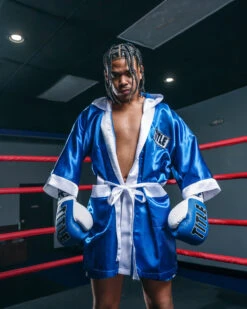 TITLE Boxing Pro Fingertip Robe 2.0 36 TITLE Boxing Pro Fingertip Robe 2.0 -Sports Boxing TSRF2BLWH 2