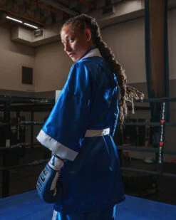 TITLE Boxing Pro Fingertip Robe 2.0 35 TITLE Boxing Pro Fingertip Robe 2.0 -Sports Boxing TSRF2BLWH 2 c3ac2925 0f5a 4e1e b1ef 44016b924567