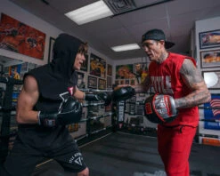 TITLE Boxing Valiant Punch Mitts 12 TITLE Boxing Valiant Punch Mitts -Sports Boxing VLTPMBKSV 1