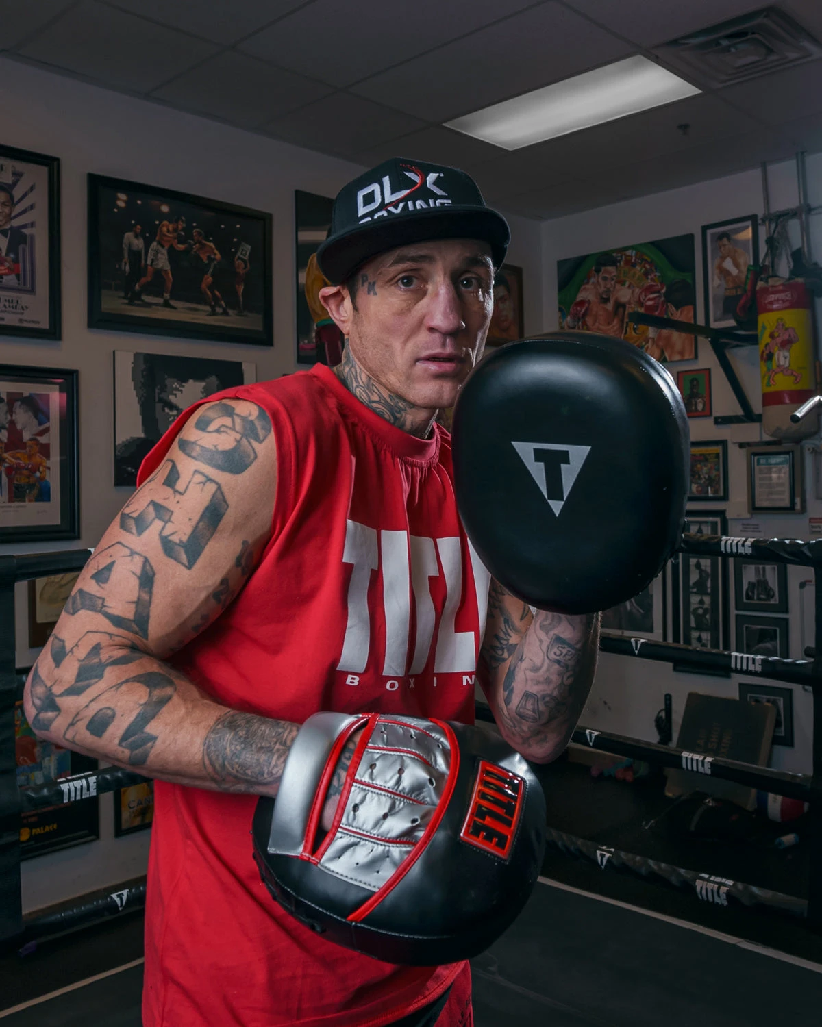 TITLE Boxing Valiant Punch Mitts 2 TITLE Boxing Valiant Punch Mitts - Image 2