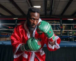 TITLE Boxing Limited Edition Deck The Halls Bag Gloves 14 TITLE Boxing Limited Edition Deck The Halls Bag Gloves -Sports Boxing XMASBGGN 3