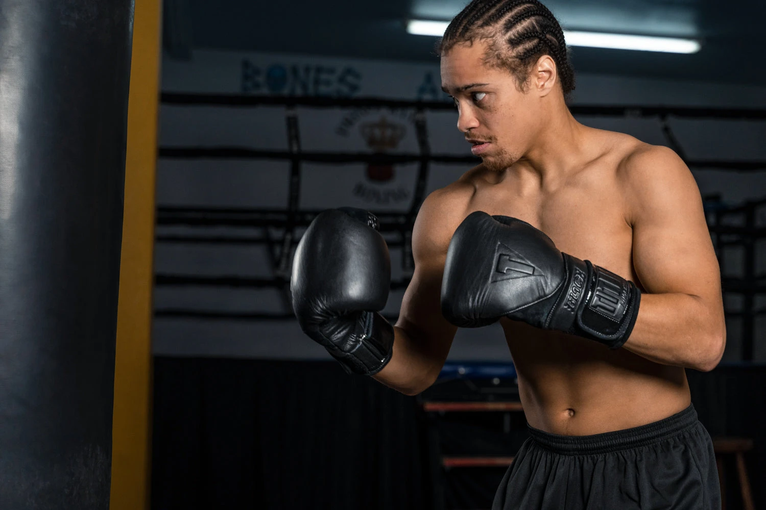 TITLE Black Heavy Bag Gloves 2.0 2 TITLE Black Heavy Bag Gloves 2.0 - Image 2