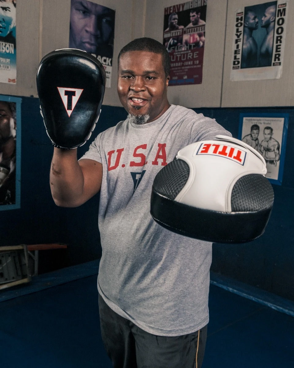 TITLE Classic Pro-Style Trainer’s Mitts 2 TITLE Classic Pro-Style Trainer’s Mitts - Image 2